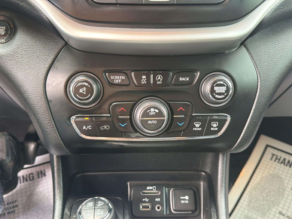 Photo 26 of this JEEP CHEROKEE
