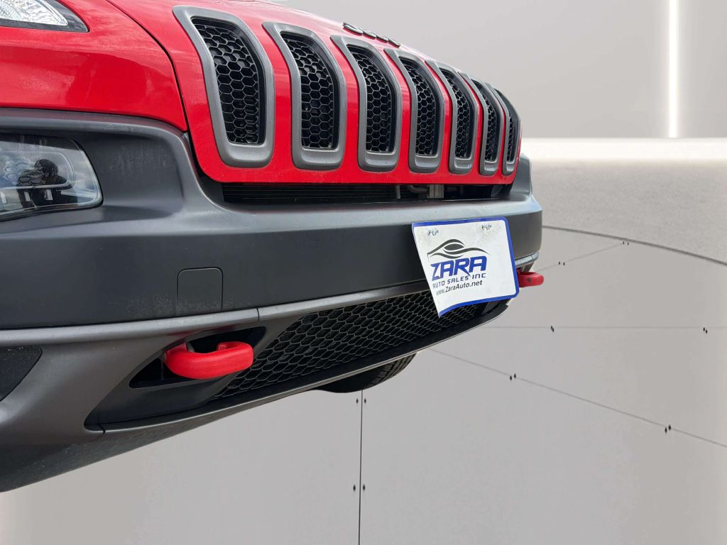 Photo 30 of this JEEP CHEROKEE