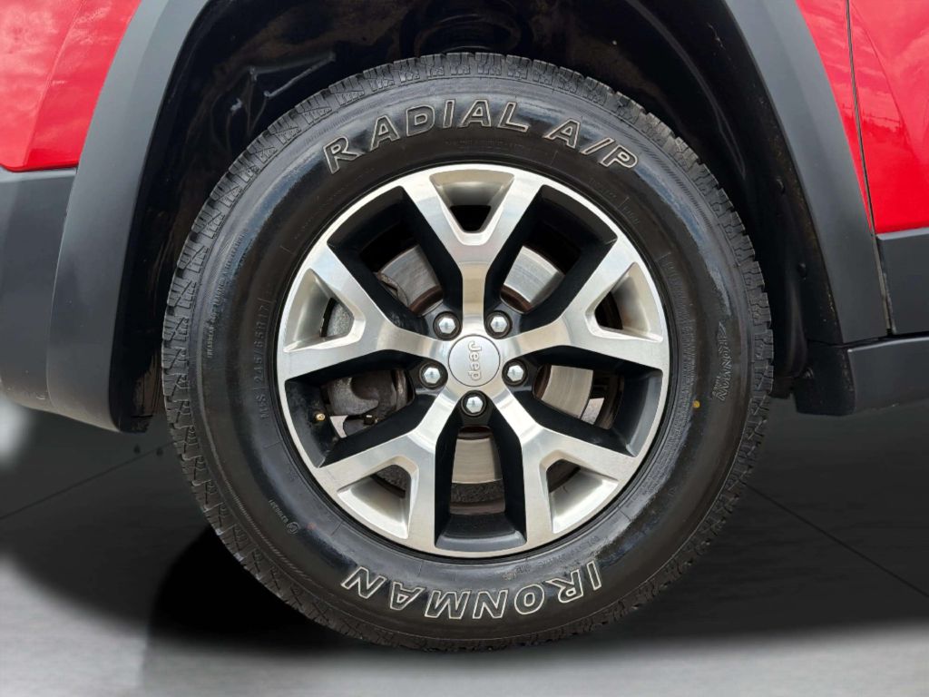 Photo 31 of this JEEP CHEROKEE