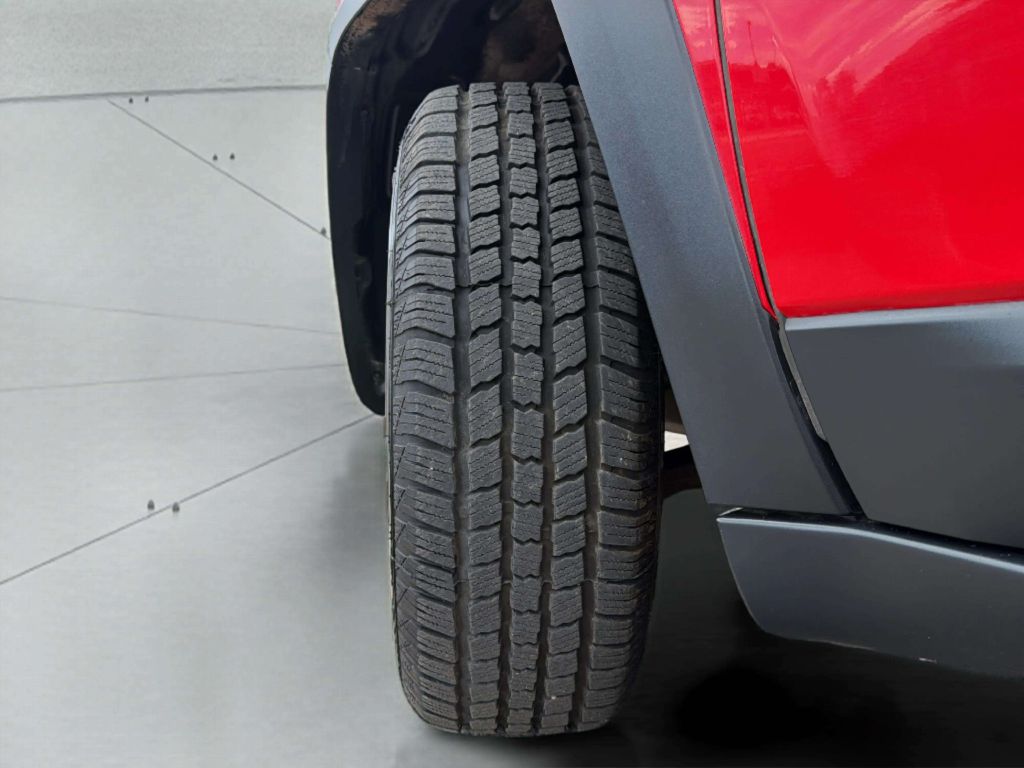 Photo 32 of this JEEP CHEROKEE