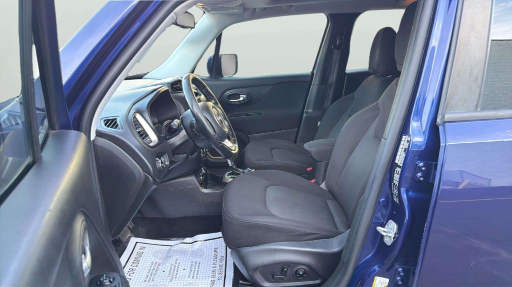 Photo 11 of this JEEP RENEGADE
