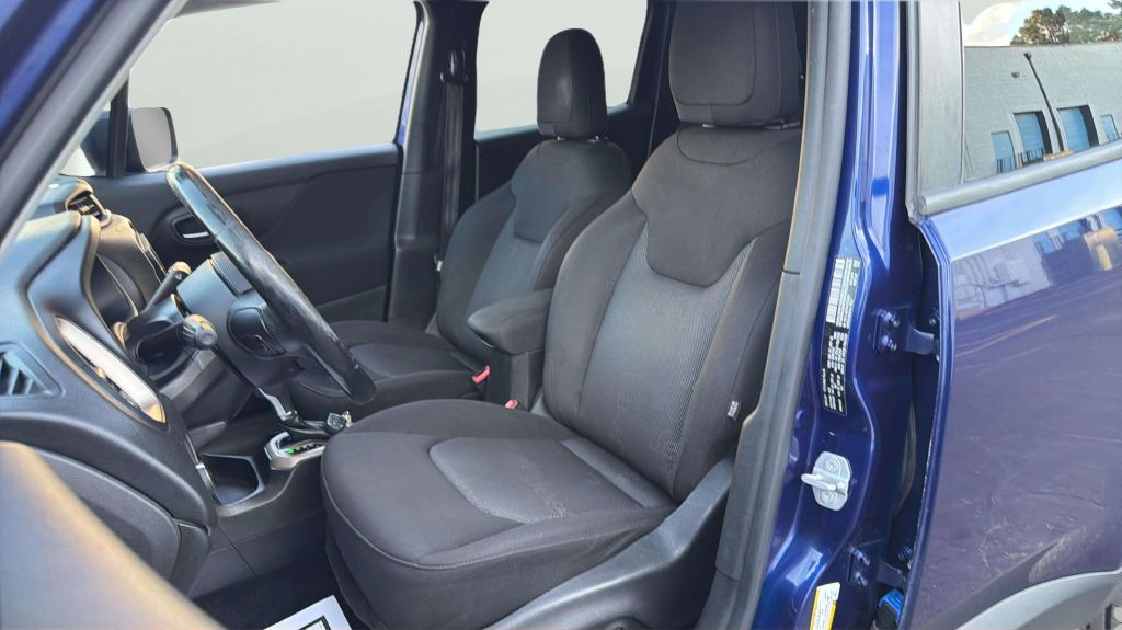 Photo 12 of this JEEP RENEGADE