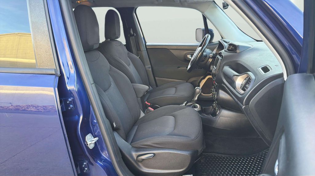 Photo 13 of this JEEP RENEGADE
