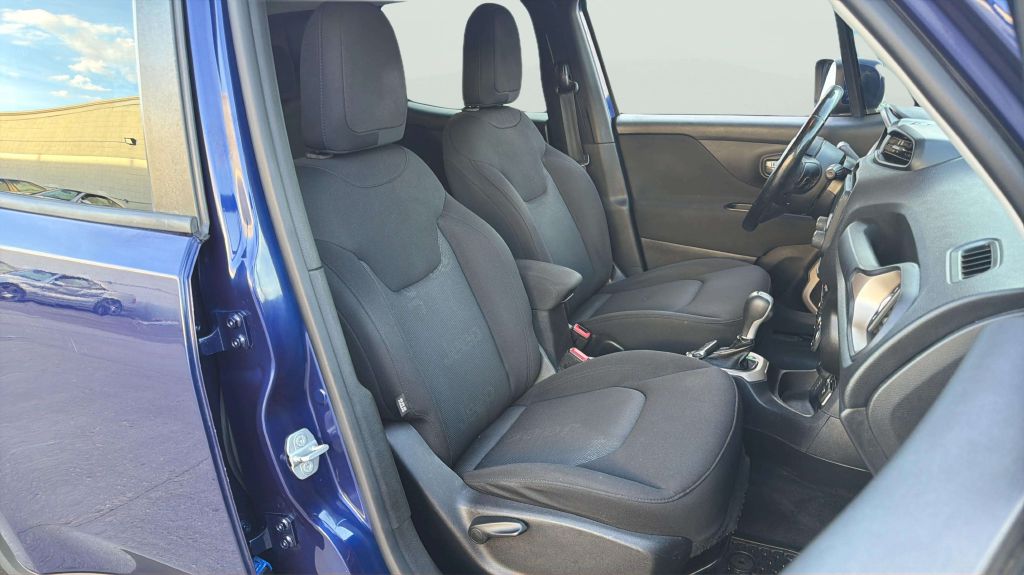 Photo 14 of this JEEP RENEGADE