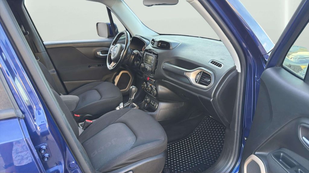 Photo 15 of this JEEP RENEGADE