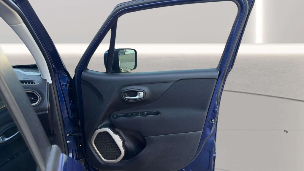 Photo 16 of this JEEP RENEGADE