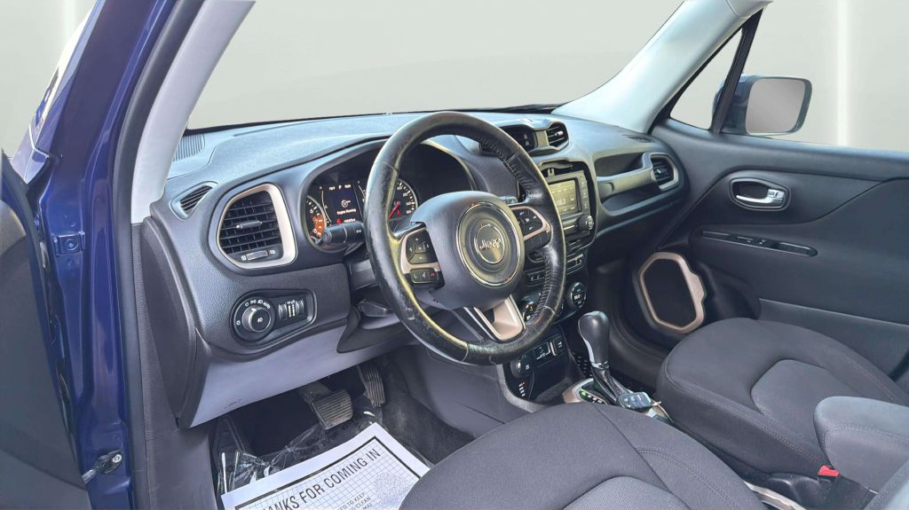 Photo 17 of this JEEP RENEGADE
