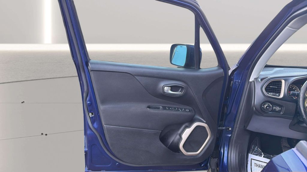 Photo 18 of this JEEP RENEGADE