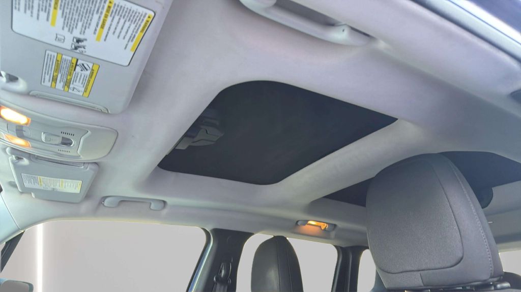 Photo 19 of this JEEP RENEGADE