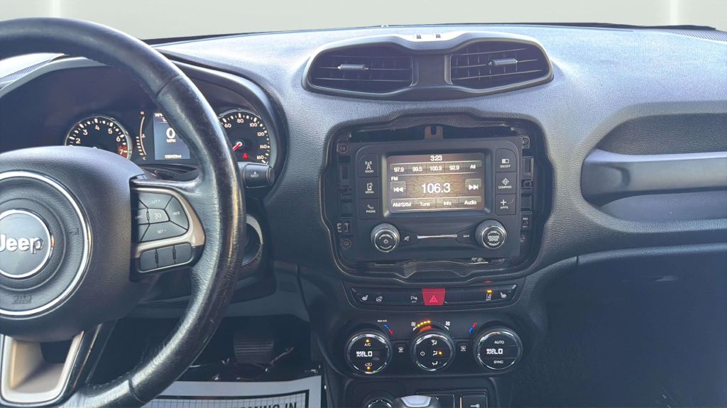 Photo 22 of this JEEP RENEGADE
