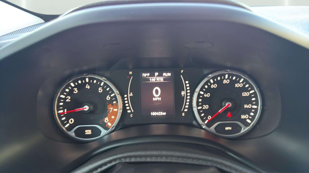 Photo 24 of this JEEP RENEGADE