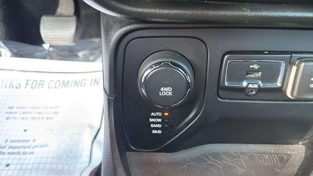 Photo 28 of this JEEP RENEGADE