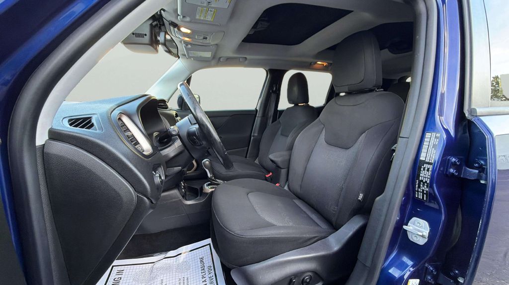 Photo 29 of this JEEP RENEGADE