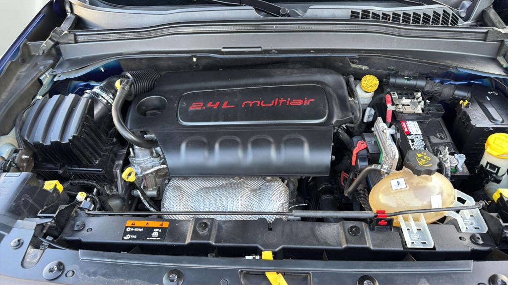Photo 30 of this JEEP RENEGADE