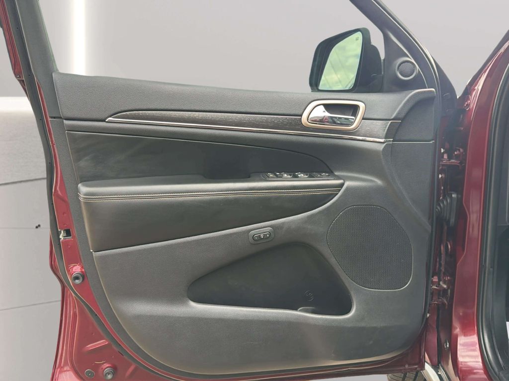 Photo 14 of this JEEP GRAND CHEROKEE