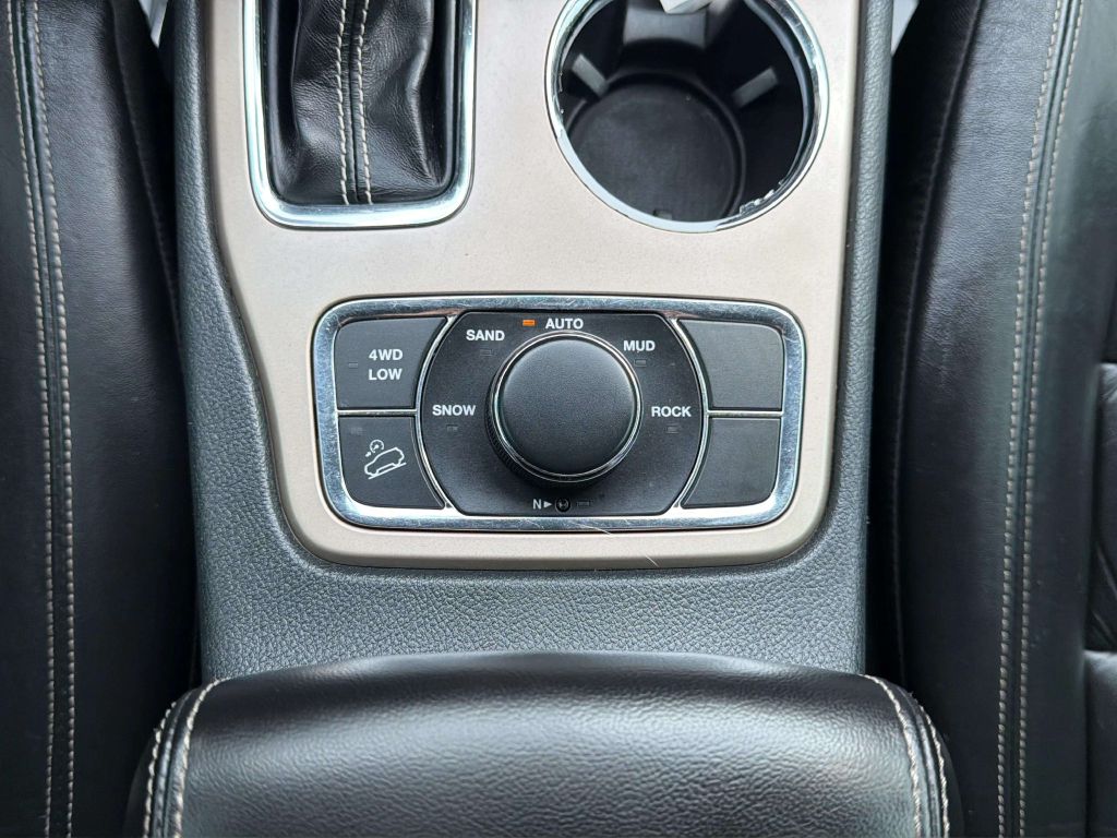 Photo 21 of this JEEP GRAND CHEROKEE