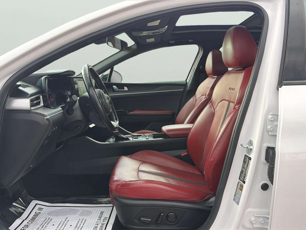Photo 11 of this KIA K5