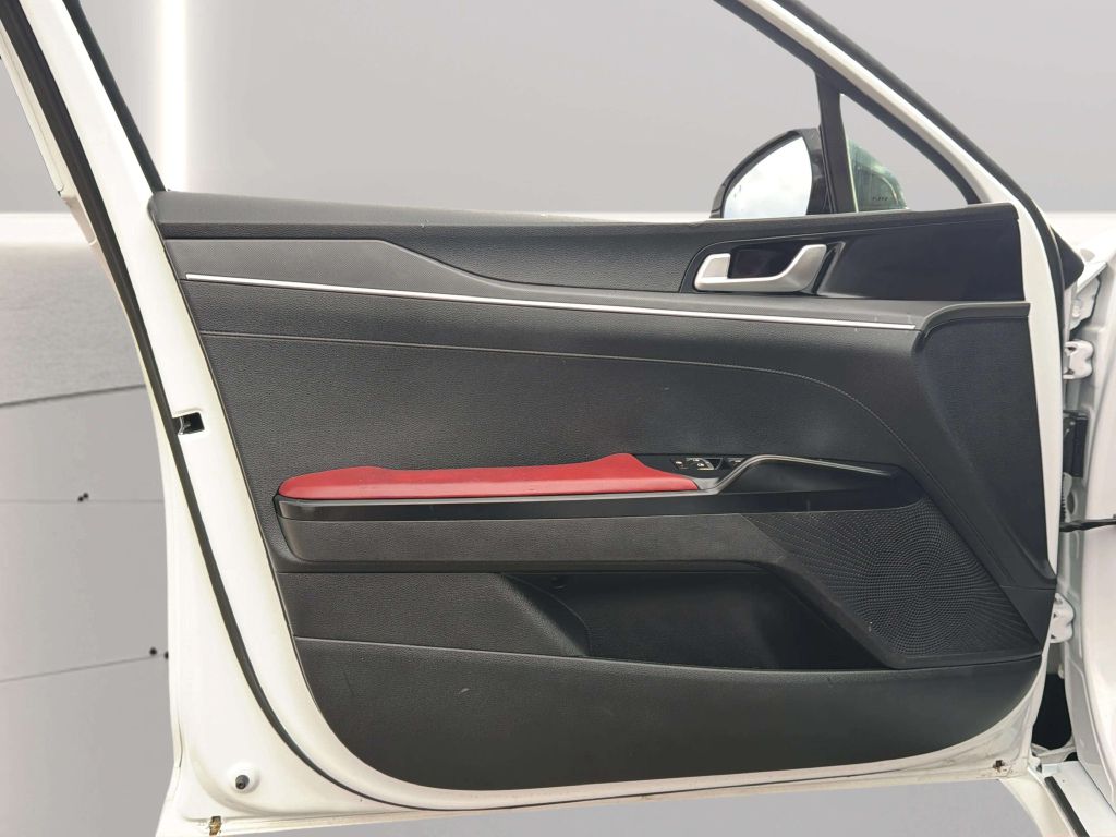 Photo 16 of this KIA K5