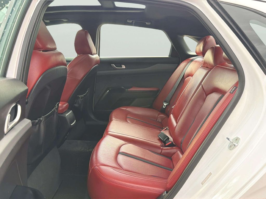 Photo 18 of this KIA K5