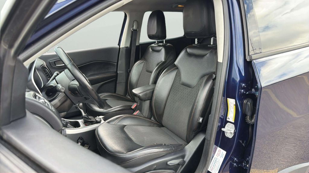 Photo 12 of this JEEP COMPASS