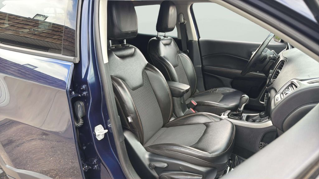 Photo 14 of this JEEP COMPASS