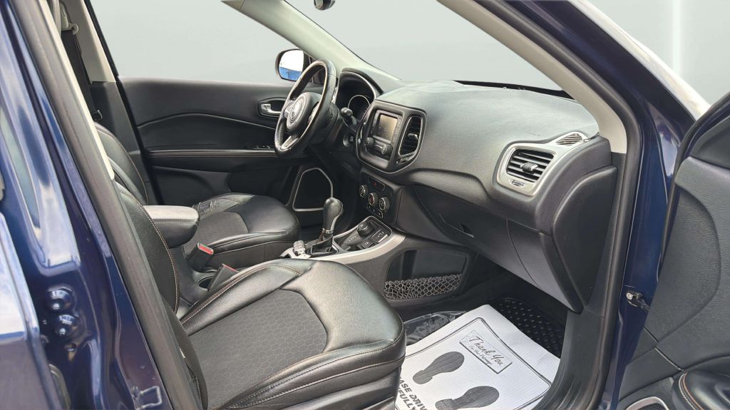 Photo 15 of this JEEP COMPASS
