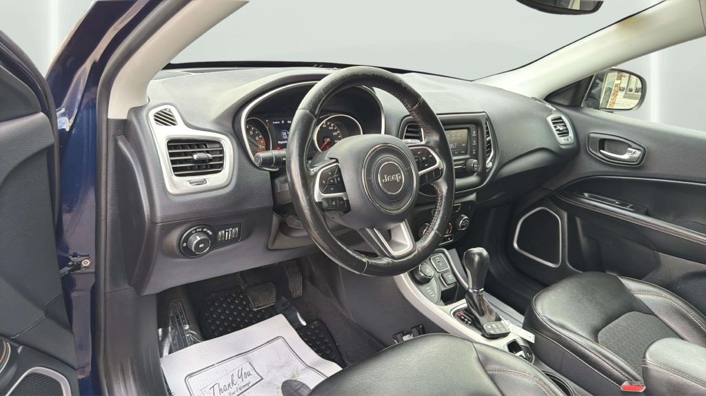 Photo 17 of this JEEP COMPASS