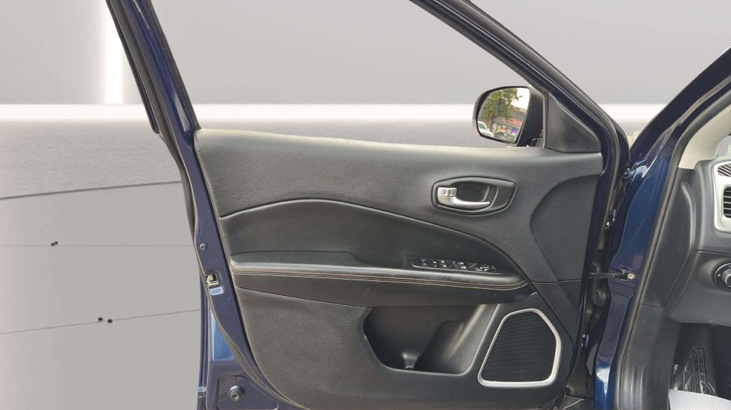Photo 18 of this JEEP COMPASS
