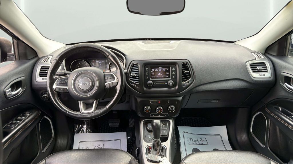 Photo 20 of this JEEP COMPASS
