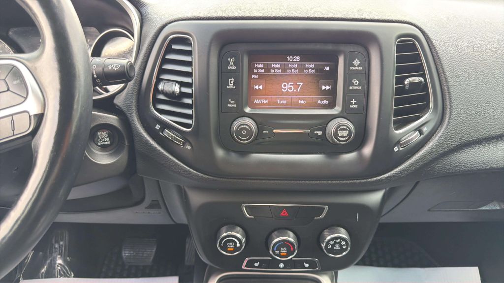 Photo 21 of this JEEP COMPASS