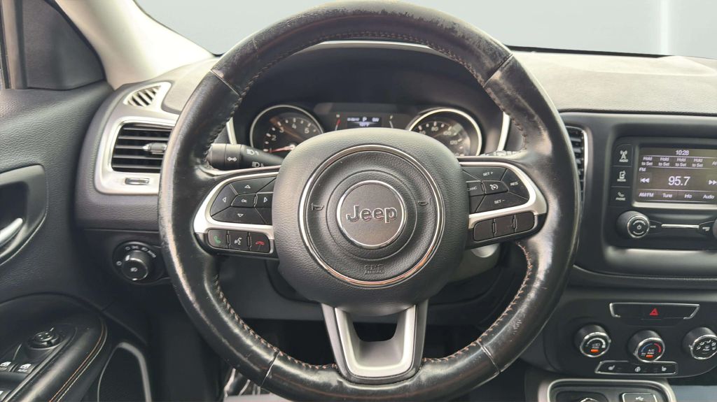 Photo 23 of this JEEP COMPASS