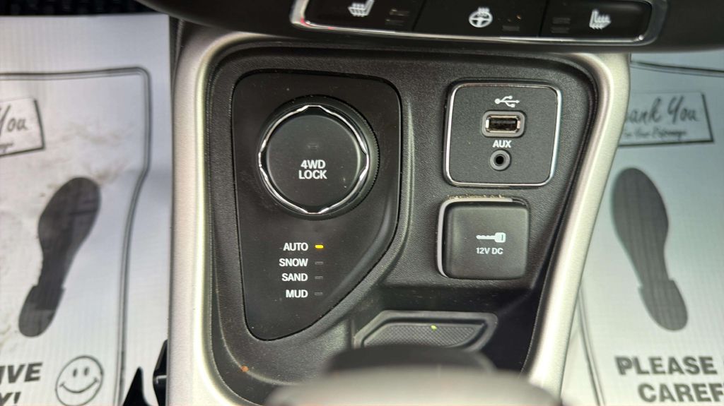 Photo 25 of this JEEP COMPASS