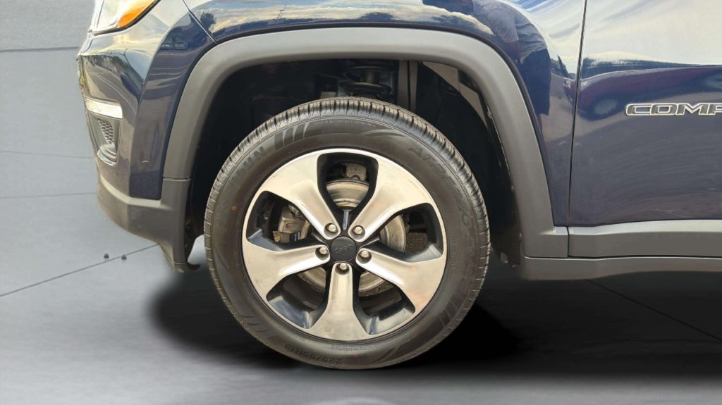 Photo 32 of this JEEP COMPASS