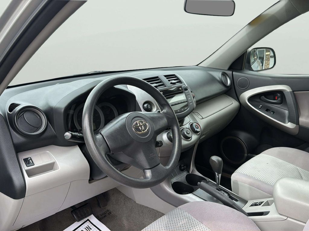 Photo 10 of this TOYOTA RAV4