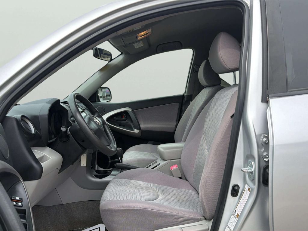 Photo 11 of this TOYOTA RAV4