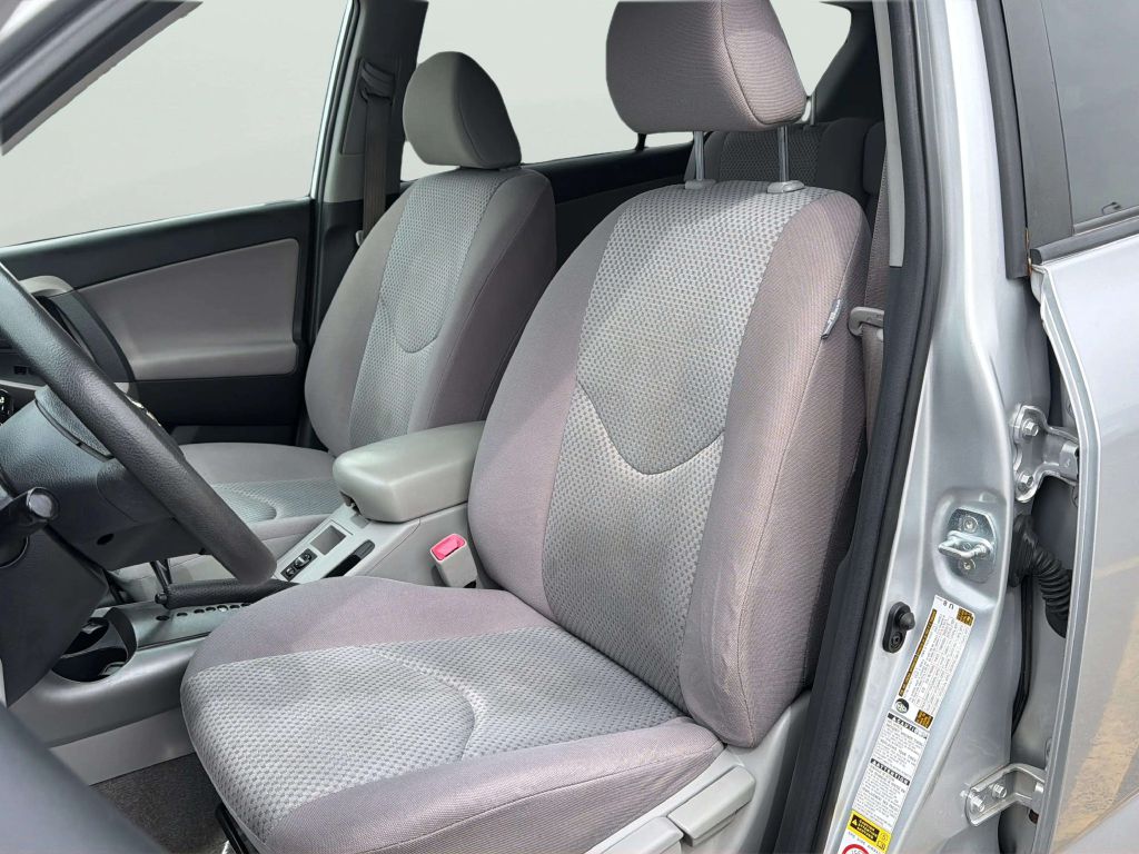 Photo 12 of this TOYOTA RAV4