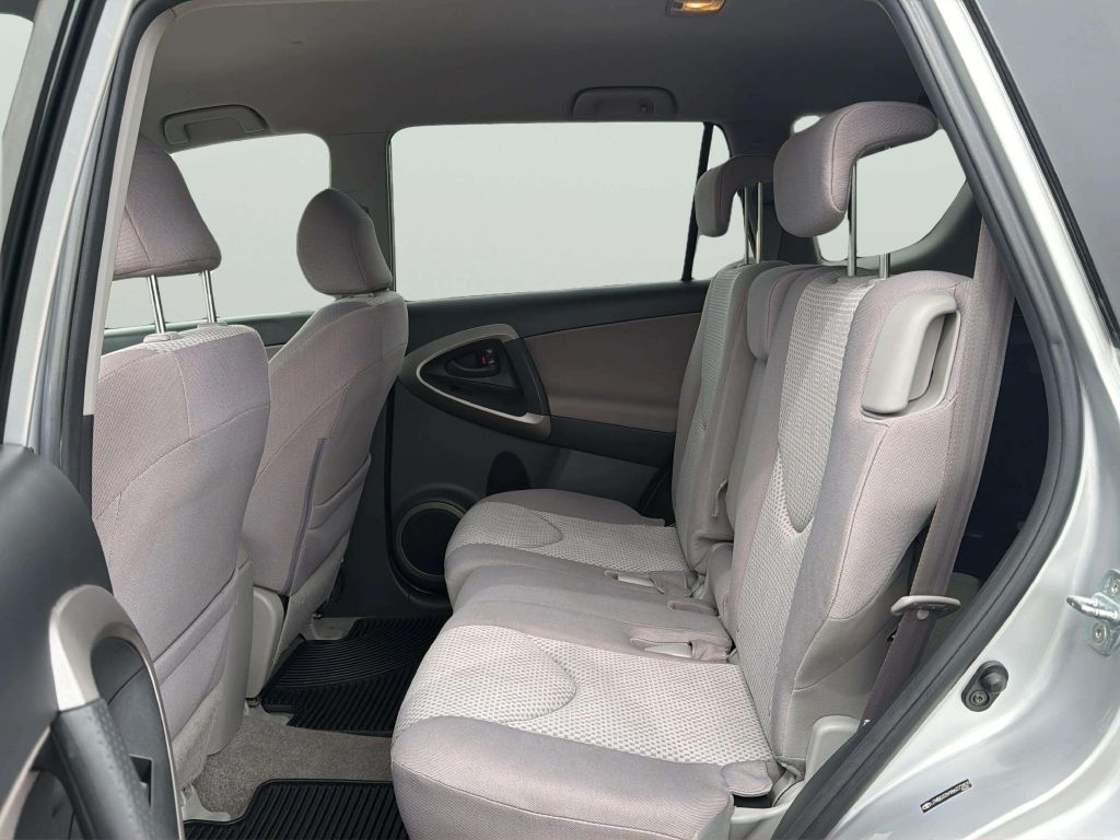 Photo 15 of this TOYOTA RAV4