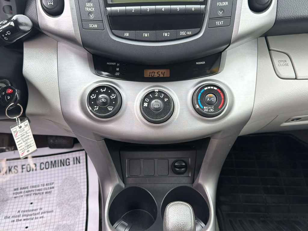 Photo 18 of this TOYOTA RAV4