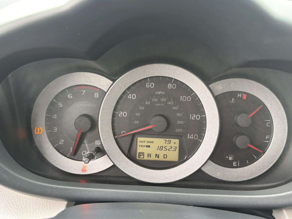 Photo 21 of this TOYOTA RAV4