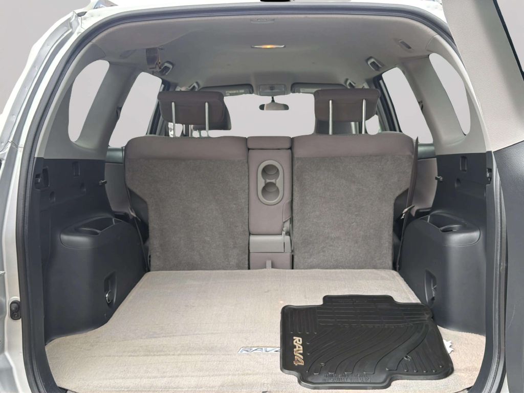 Photo 23 of this TOYOTA RAV4