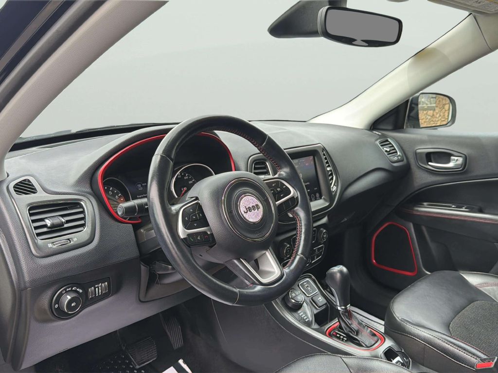 Photo 10 of this JEEP COMPASS