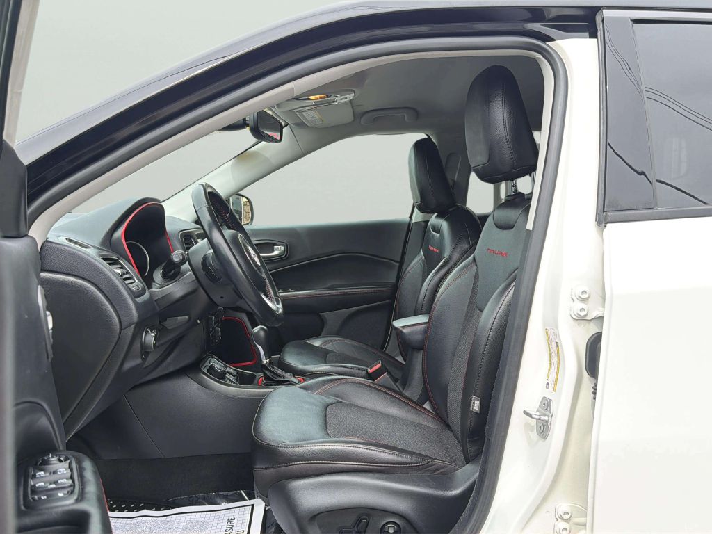 Photo 11 of this JEEP COMPASS