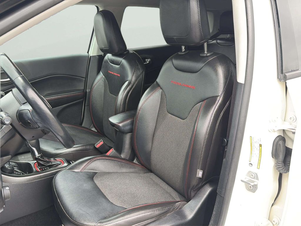 Photo 12 of this JEEP COMPASS