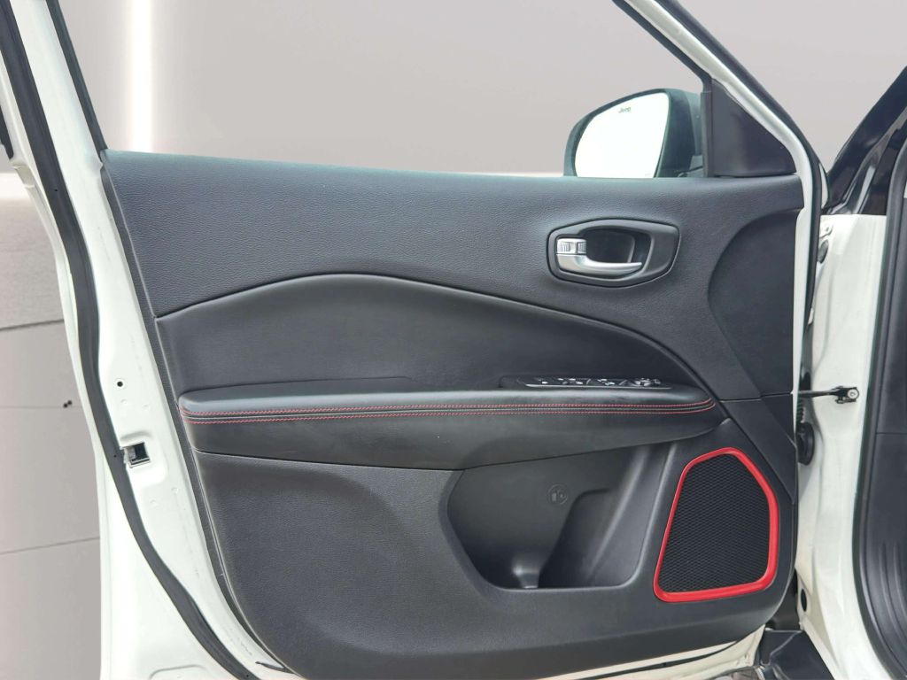 Photo 14 of this JEEP COMPASS