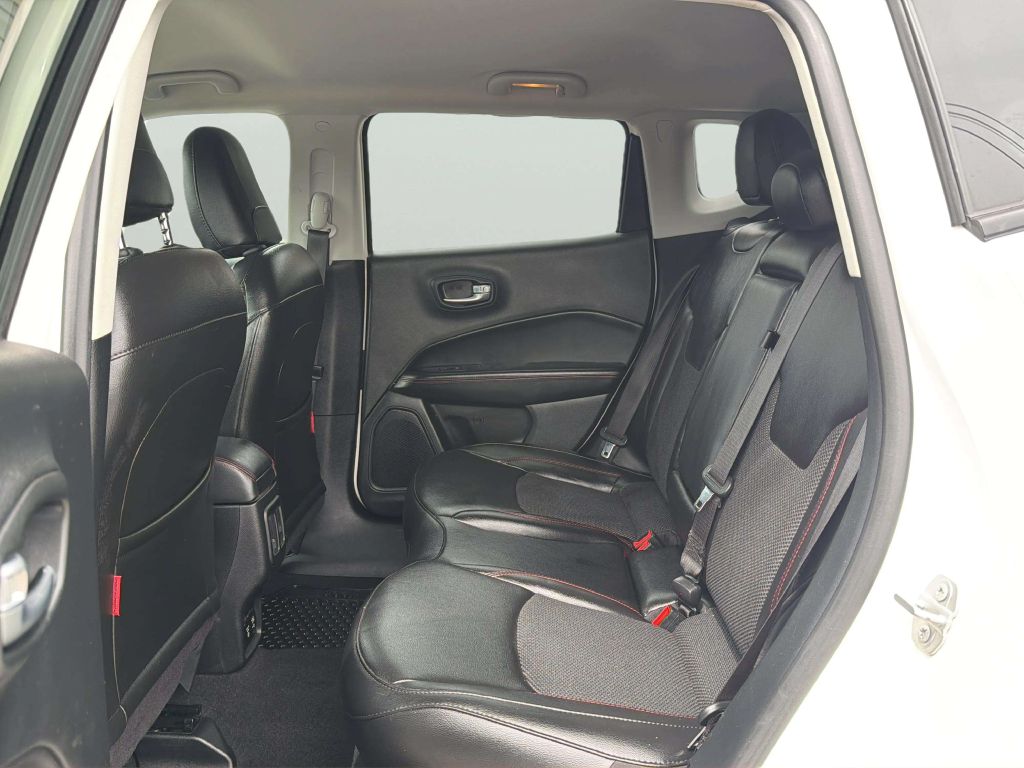 Photo 15 of this JEEP COMPASS