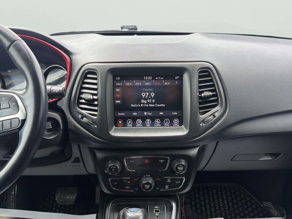 Photo 17 of this JEEP COMPASS