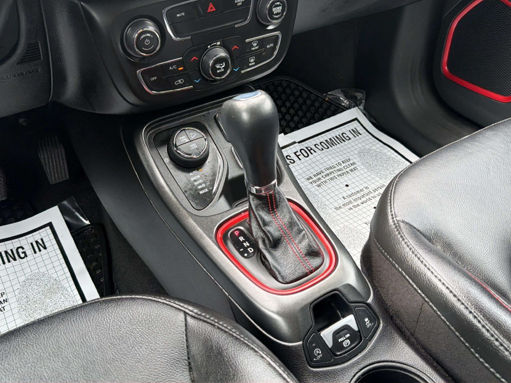 Photo 18 of this JEEP COMPASS