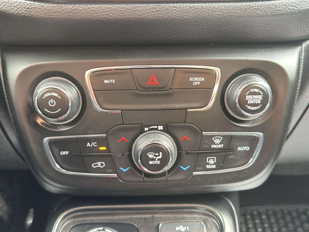 Photo 23 of this JEEP COMPASS
