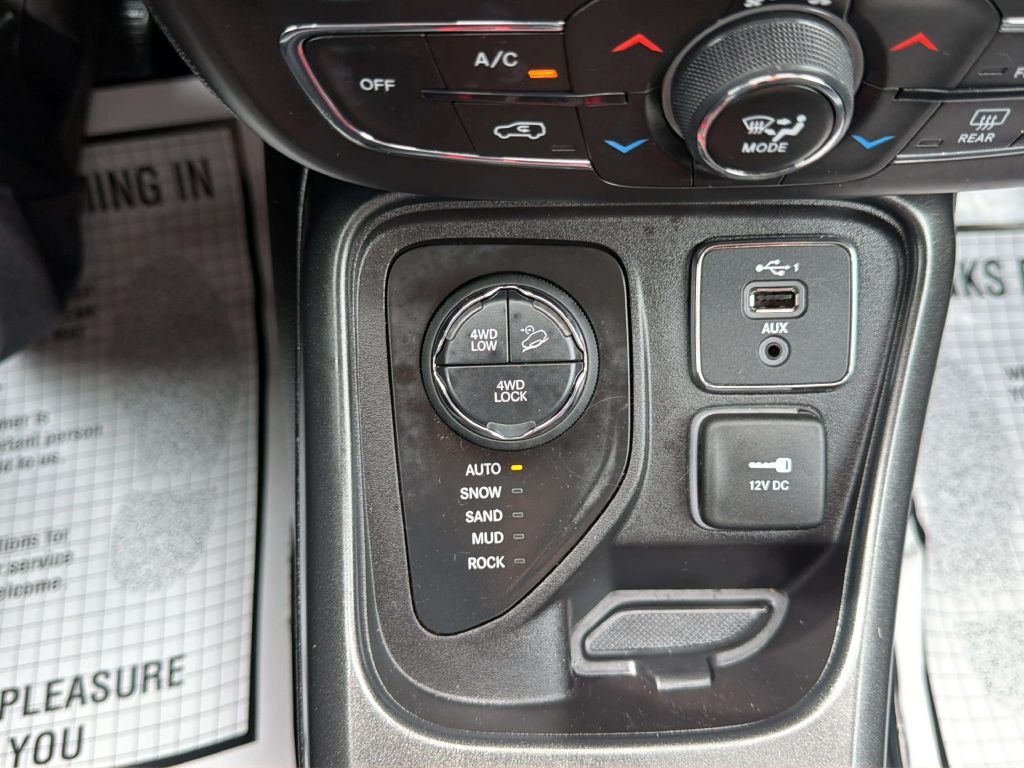 Photo 24 of this JEEP COMPASS
