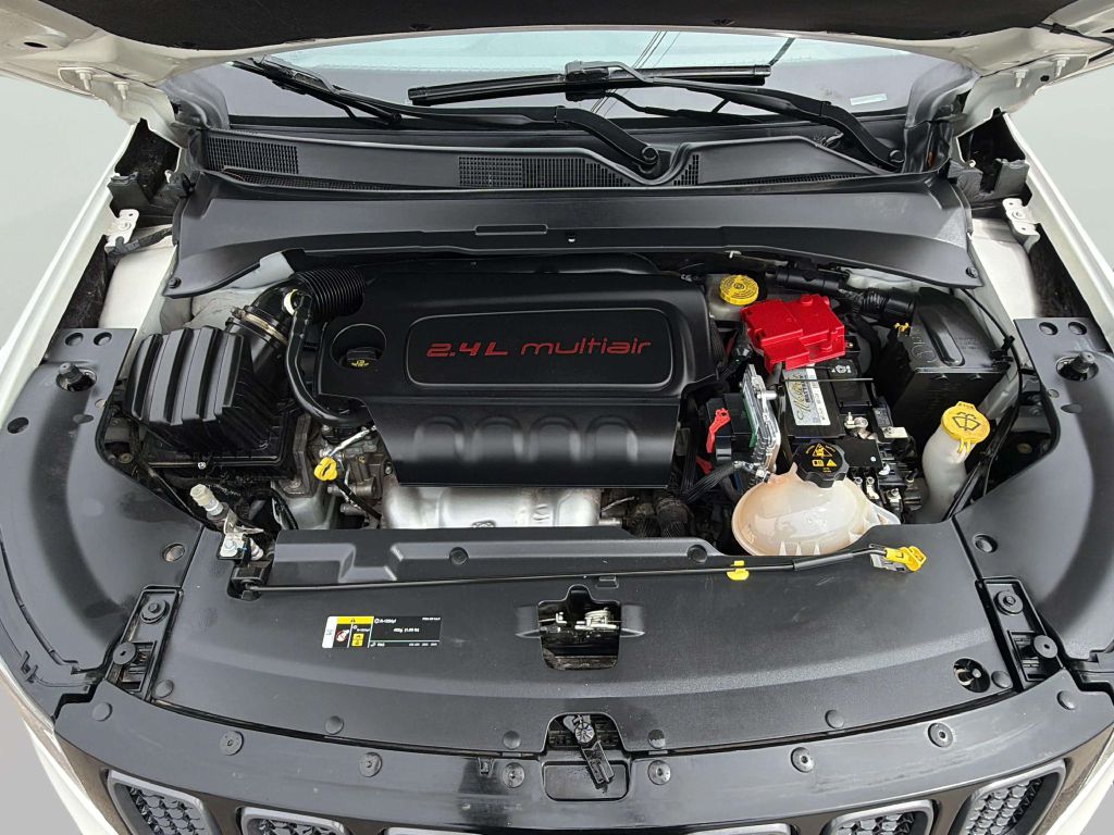 Photo 27 of this JEEP COMPASS